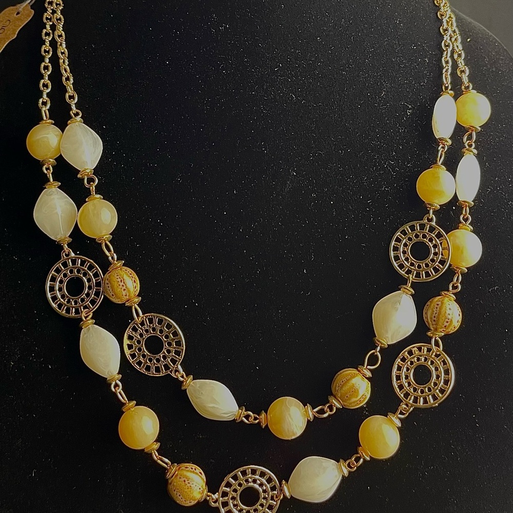 Elegant Gold and Cream Necklace